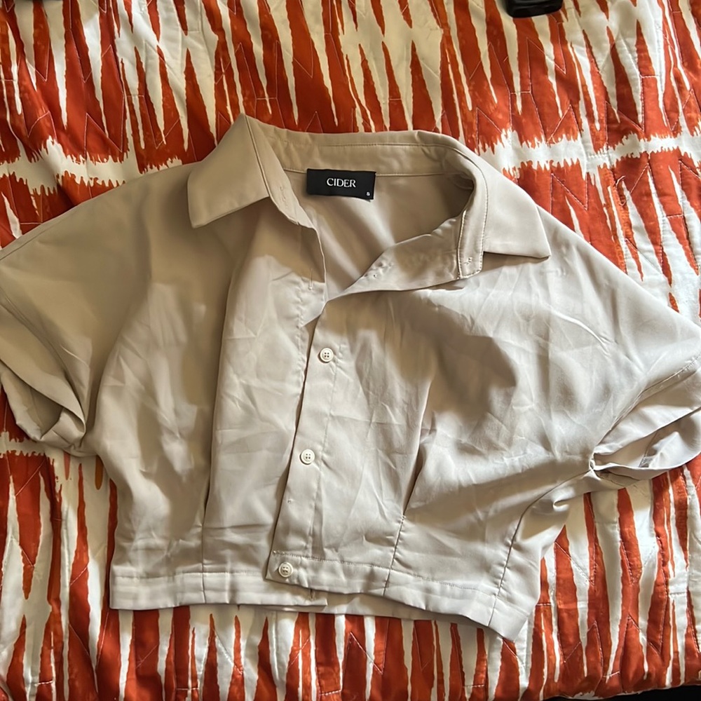 Size small- new but not tag- crop top - beige color